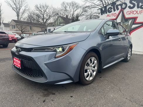 Used 2022 Toyota Corolla LE image 3