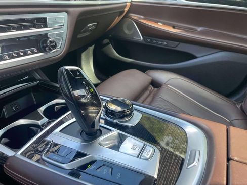 Used 2019 BMW 750i xDrive w/ Autobahn Package AWD/4WD image 31