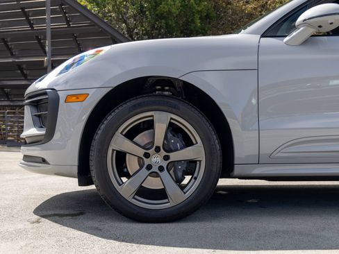 Certified 2025 Porsche Macan AWD/4WD image 13