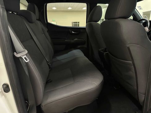Used 2017 Toyota Tacoma TRD Off-Road AWD/4WD image 25
