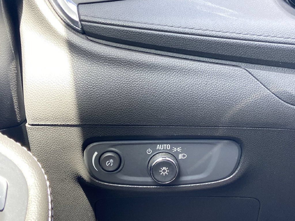 Used 2024 Buick Encore GX Sport Touring FWD image 13