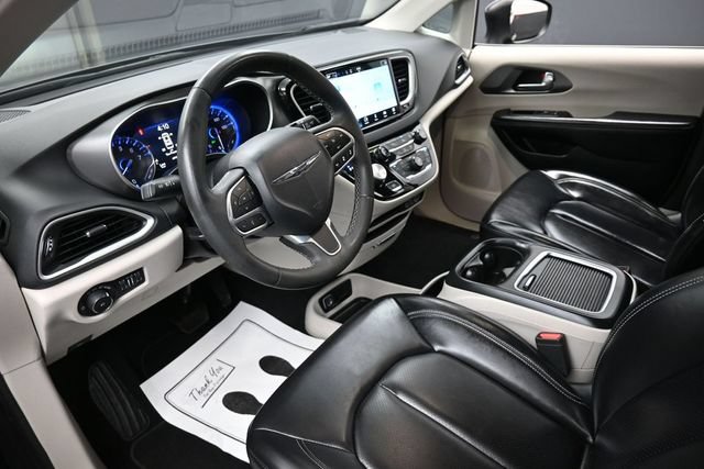 Used 2023 Chrysler Pacifica Touring-L FWD image 19