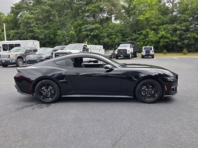 Used 2024 Ford Mustang Coupe RWD image 13
