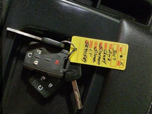 Used 2018 Chevrolet Silverado 1500 LT w/ LT Eassist Package AWD/4WD image 26