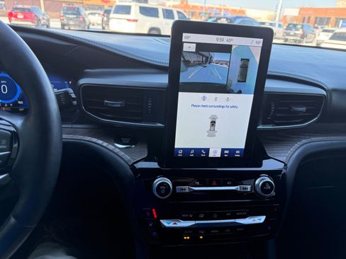 Certified 2022 Ford Explorer Platinum w/ Equipment Group 601A image 16