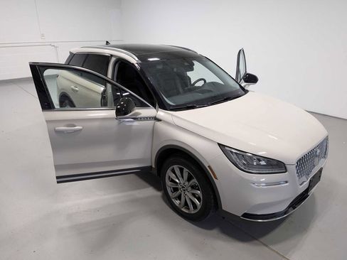 Used 2022 Lincoln Corsair AWD w/ Premium Package image 16