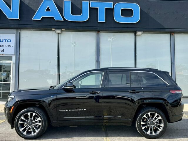 Used 2023 Jeep Grand Cherokee Overland AWD/4WD image 42