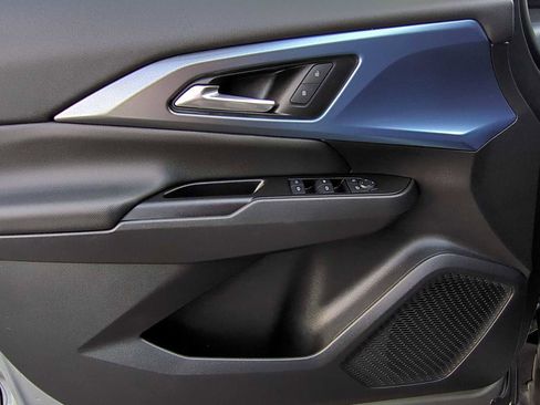 Used 2025 Chevrolet Equinox EV LT w/ Convenience Package image 10