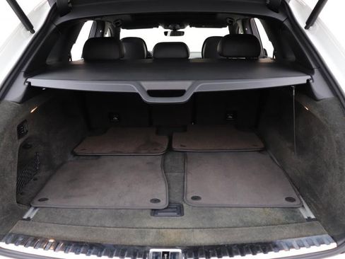 Used 2017 Bentley Bentayga image 27