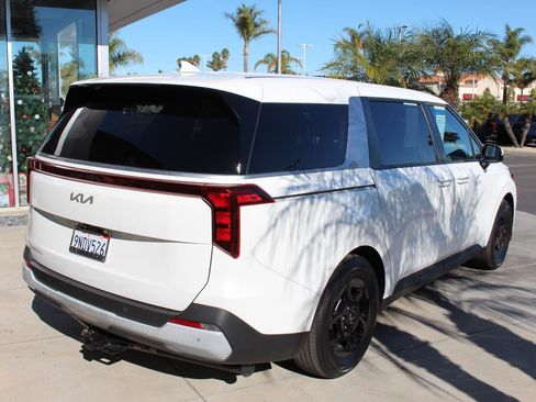 Certified 2025 Kia Carnival image 9