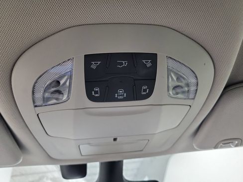 Used 2022 Chrysler Pacifica Touring-L AWD/4WD image 46