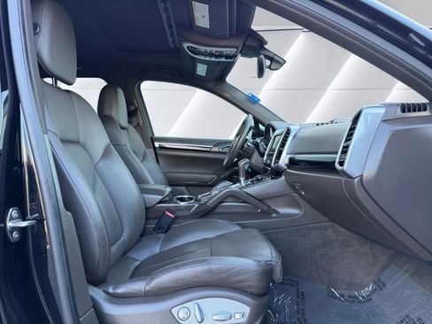 Used 2016 Porsche Cayenne AWD/4WD image 9