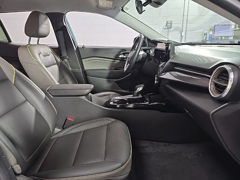 Used 2025 Chevrolet Trax ACTIV w/ Driver Confidence Package FWD image 32