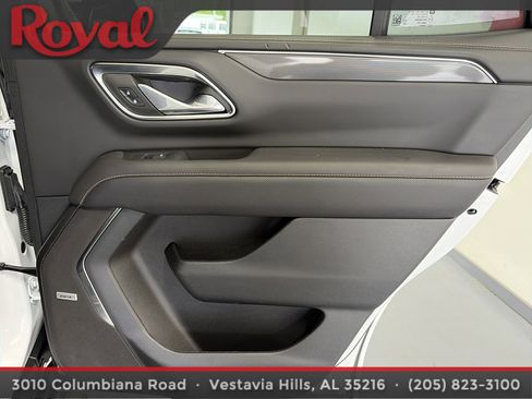 Used 2024 GMC Yukon AT4 w/ Technology Package AWD/4WD image 15