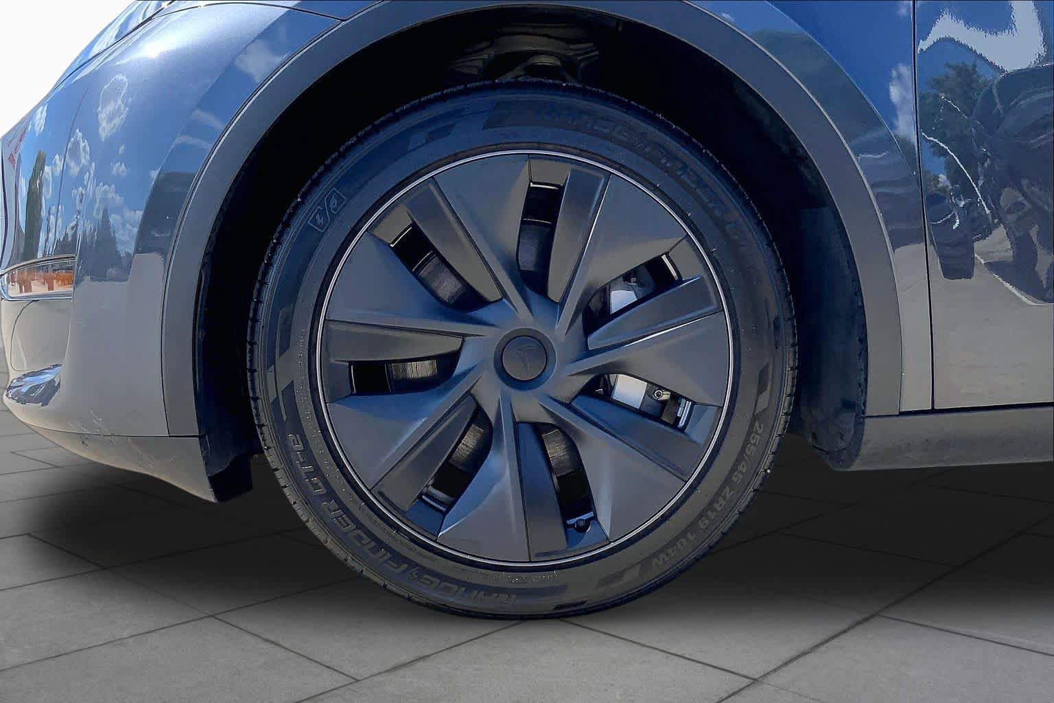 Used 2025 Tesla Model Y Long Range AWD/4WD image 10