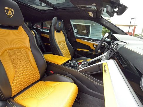 Used 2019 Lamborghini Urus AWD/4WD image 30