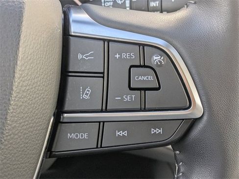 Used 2020 Toyota Highlander XLE image 33