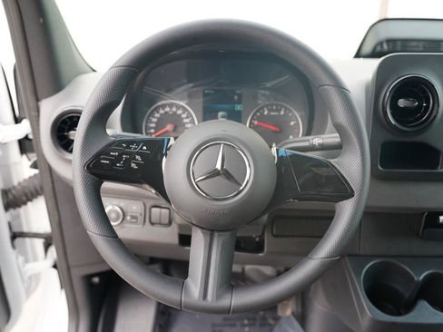 Used 2025 Mercedes-Benz Sprinter 2500 image 12
