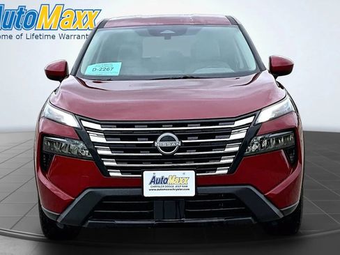Used 2025 Nissan Rogue SV AWD/4WD image 2