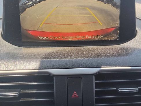 Used 2018 MAZDA MAZDA3 Sport FWD image 10