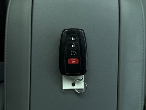 Used 2021 Toyota Highlander LE image 24