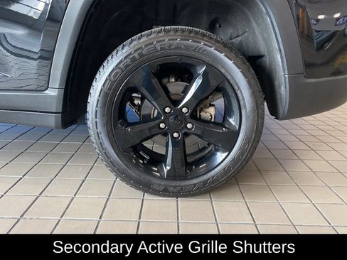 Used 2023 Jeep Grand Cherokee Altitude AWD/4WD image 20