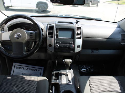 Used 2010 Nissan Frontier SE w/ SE Value Truck Pkg RWD image 10