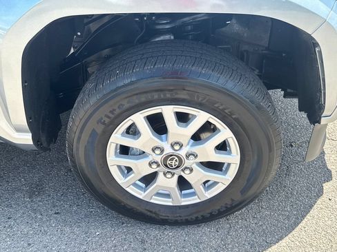 Used 2025 Toyota Tacoma SR5 AWD/4WD image 39