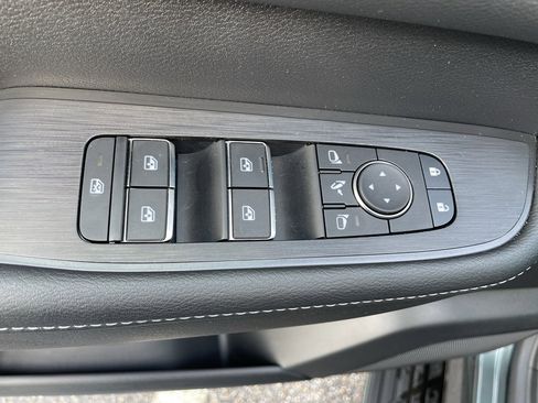 Certified 2025 Nissan Armada Platinum Reserve image 9