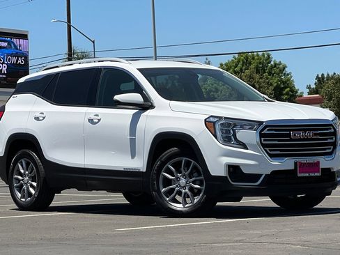 Used 2024 GMC Terrain SLT AWD/4WD image 2