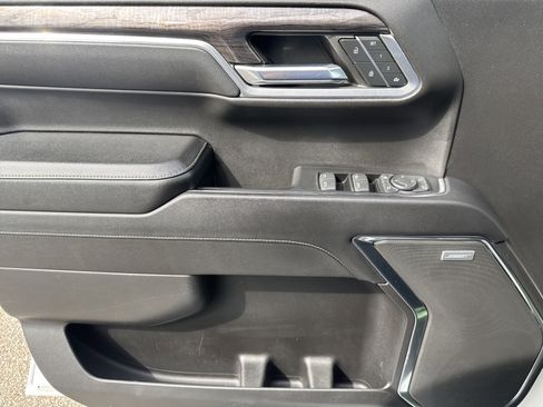 Used 2023 Chevrolet Silverado 1500 LTZ AWD/4WD image 9