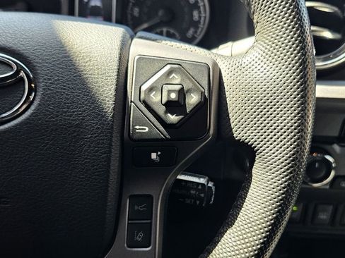 Used 2020 Toyota Tacoma TRD Off-Road w/ Technology Package AWD/4WD image 12