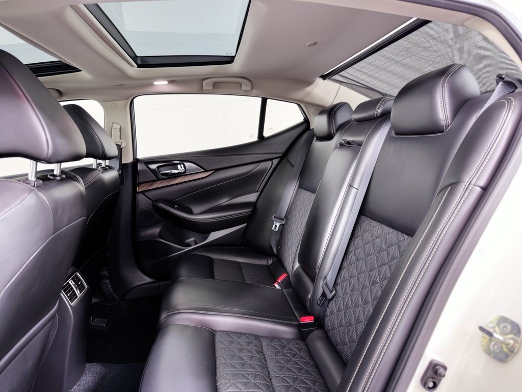 Used 2017 Nissan Maxima Platinum FWD image 25