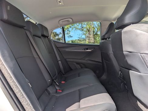 Used 2025 Toyota Camry XLE image 18