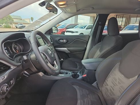 Used 2020 Jeep Cherokee Latitude AWD/4WD image 17