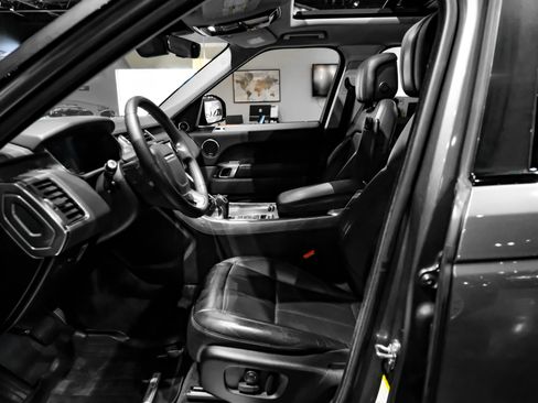 Used 2019 Land Rover Range Rover Sport HSE AWD/4WD image 4