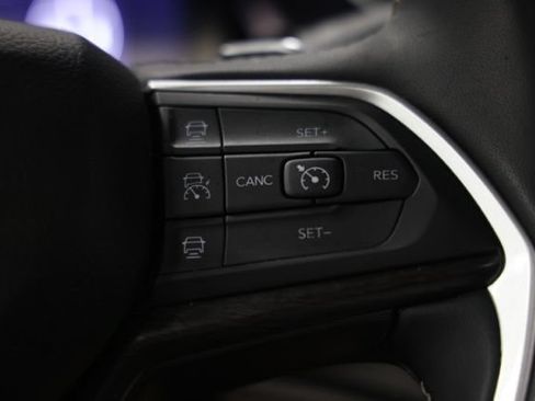 Used 2024 Jeep Grand Cherokee L Limited w/ Luxury Tech Group II AWD/4WD image 29