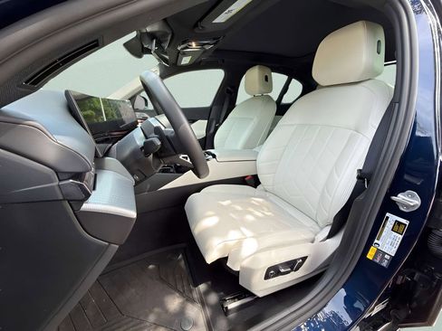 Certified 2026 BMW 550e xDrive w/ Executive Package AWD/4WD image 10