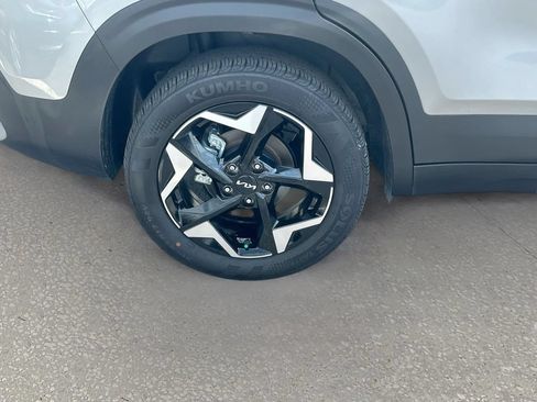 Certified 2025 Kia Seltos EX FWD image 30
