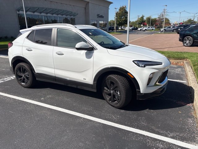 Used 2026 Buick Encore GX Sport Touring w/ Comfort Package AWD/4WD image 2