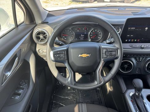 Used 2025 Chevrolet Blazer LT FWD image 30