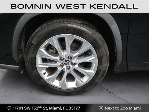 Used 2020 Toyota Highlander Limited image 9