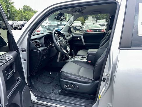 Used 2022 Toyota 4Runner SR5 Premium AWD/4WD image 12