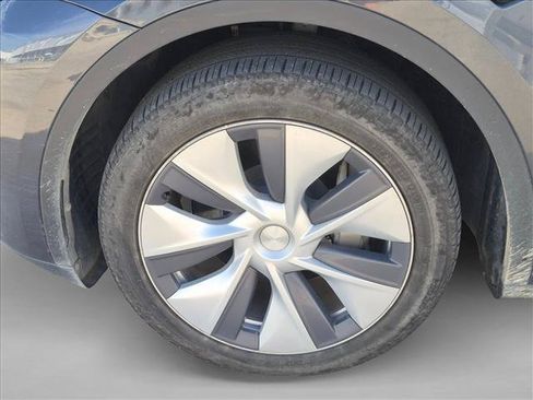 Used 2024 Tesla Model Y Long Range AWD/4WD image 10