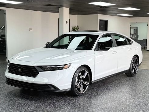 Used 2025 Honda Accord Sport image 2