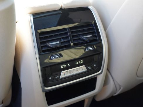 Used 2021 BMW X5 xDrive40i w/ M Sport Package image 28