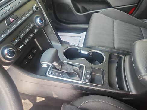 Used 2020 Kia Sportage LX AWD/4WD image 16