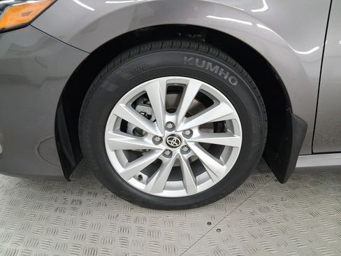 Used 2021 Toyota Camry LE image 11