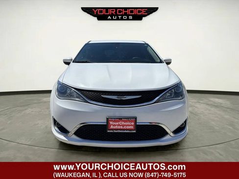 Used 2017 Chrysler Pacifica Touring Plus w/ Tire & Wheel Group FWD image 8
