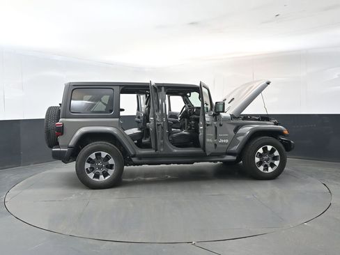 Used 2022 Jeep Wrangler Unlimited Sahara w/ Dual Top Group AWD/4WD image 26